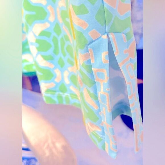 J. McLaughlin Geometric Print V neck Tunic Top - Picture 5 of 6